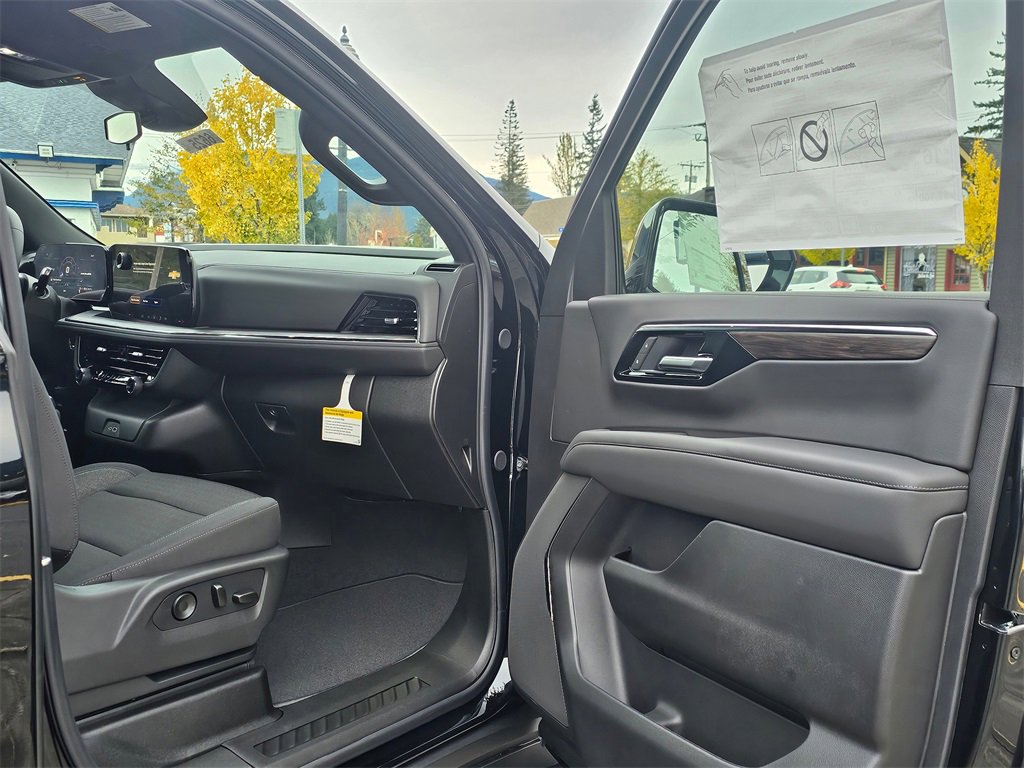 New 2026 Chevrolet Suburban LS image 12