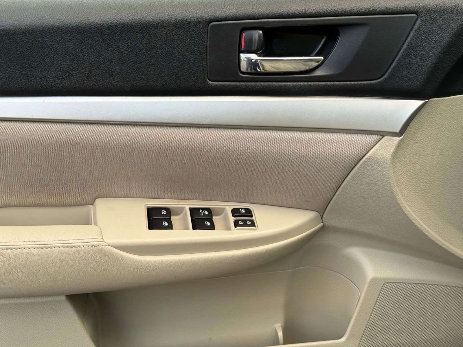 Used 2013 Subaru Legacy 2.5i Premium w/ All-Weather Pkg + Moonroof image 16