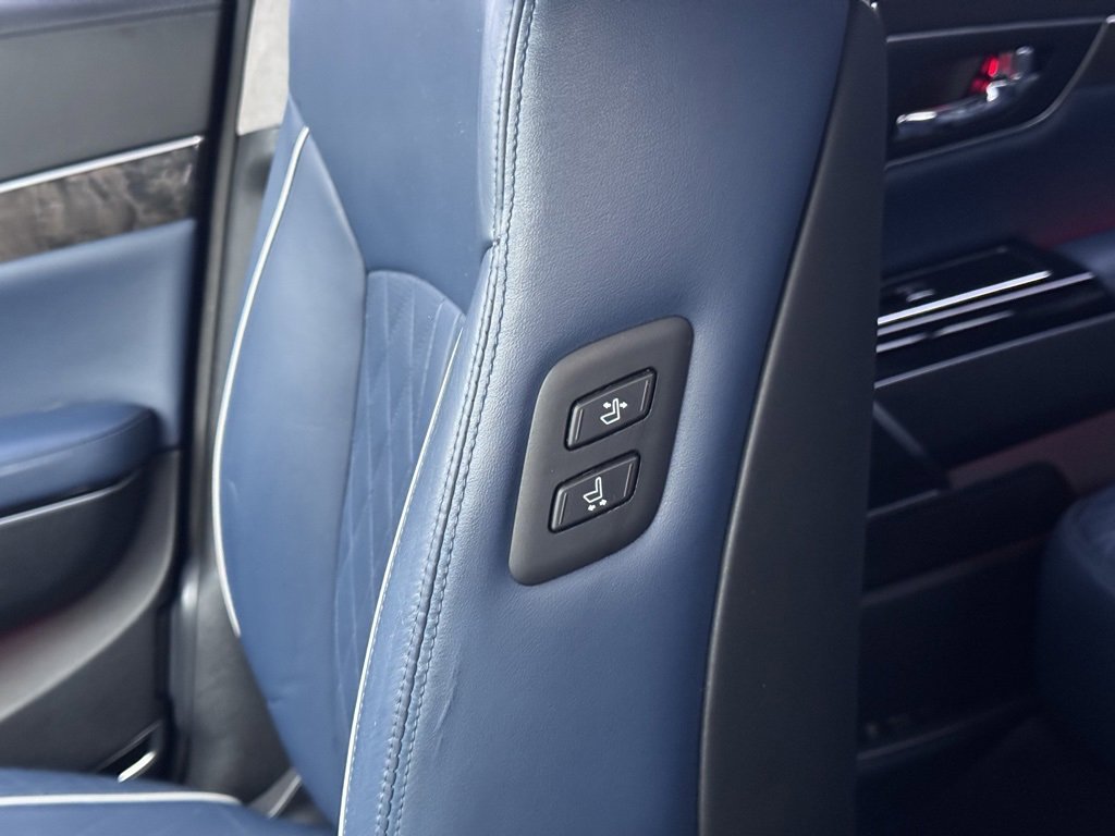 Used 2015 Kia K900 Luxury image 22