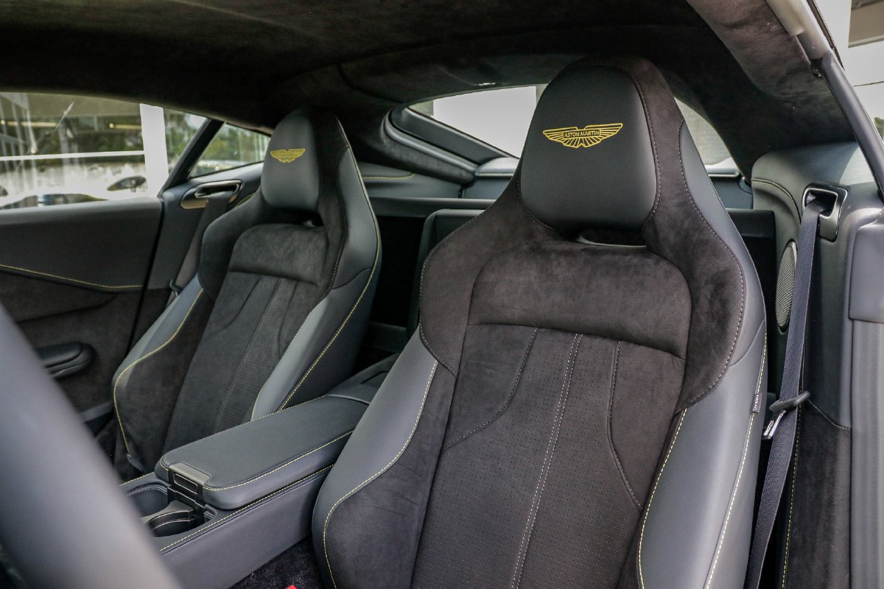 New 2025 Aston Martin V8 Vantage Coupe RWD image 20