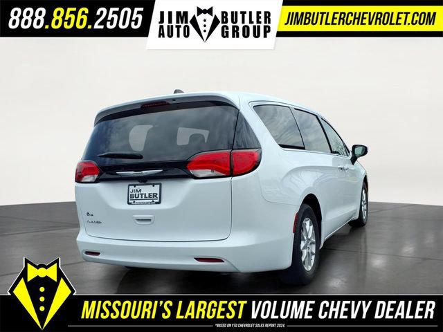 Used 2023 Chrysler Voyager LX FWD image 26