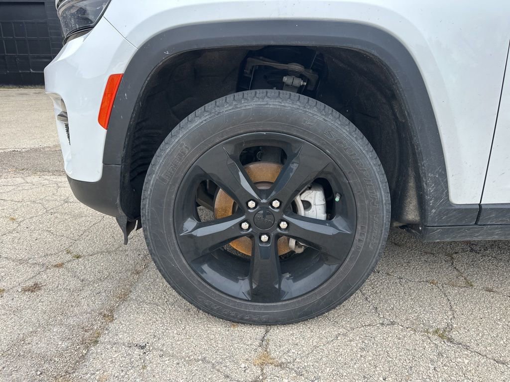 Used 2023 Jeep Grand Cherokee Limited w/ Black Appearance Package image 18