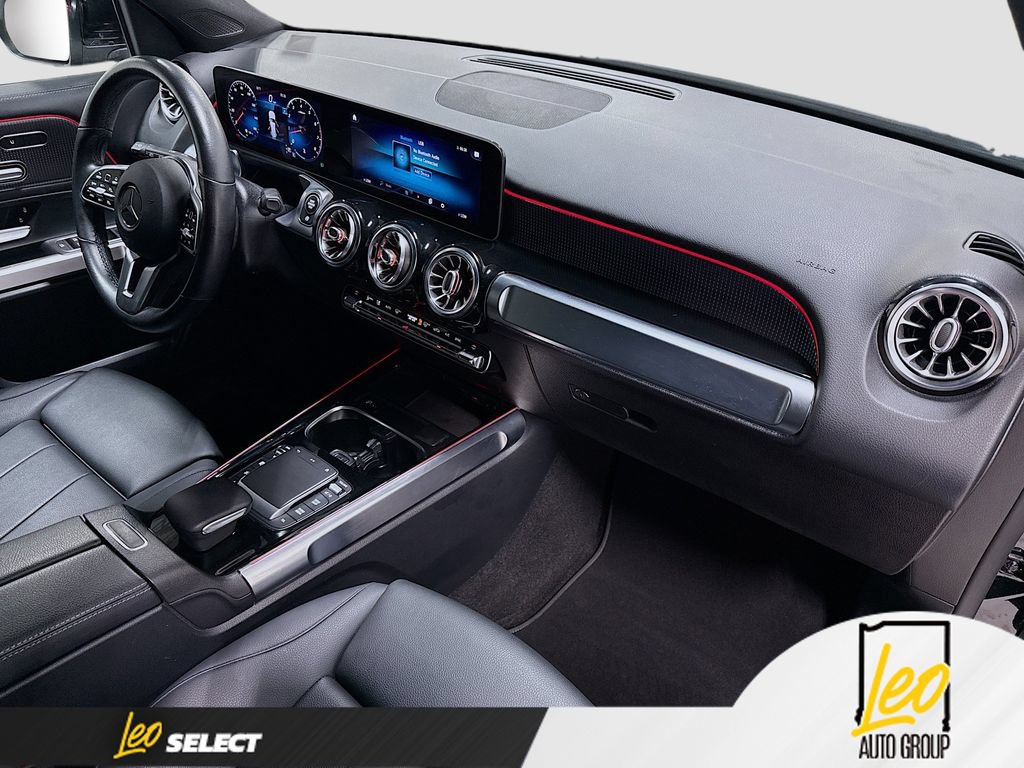 Used 2021 Mercedes-Benz GLB 250 4MATIC w/ Premium Package image 32