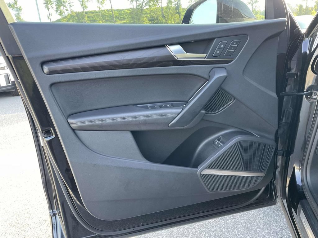 Used 2020 Audi Q5 e Premium Plus AWD/4WD image 5