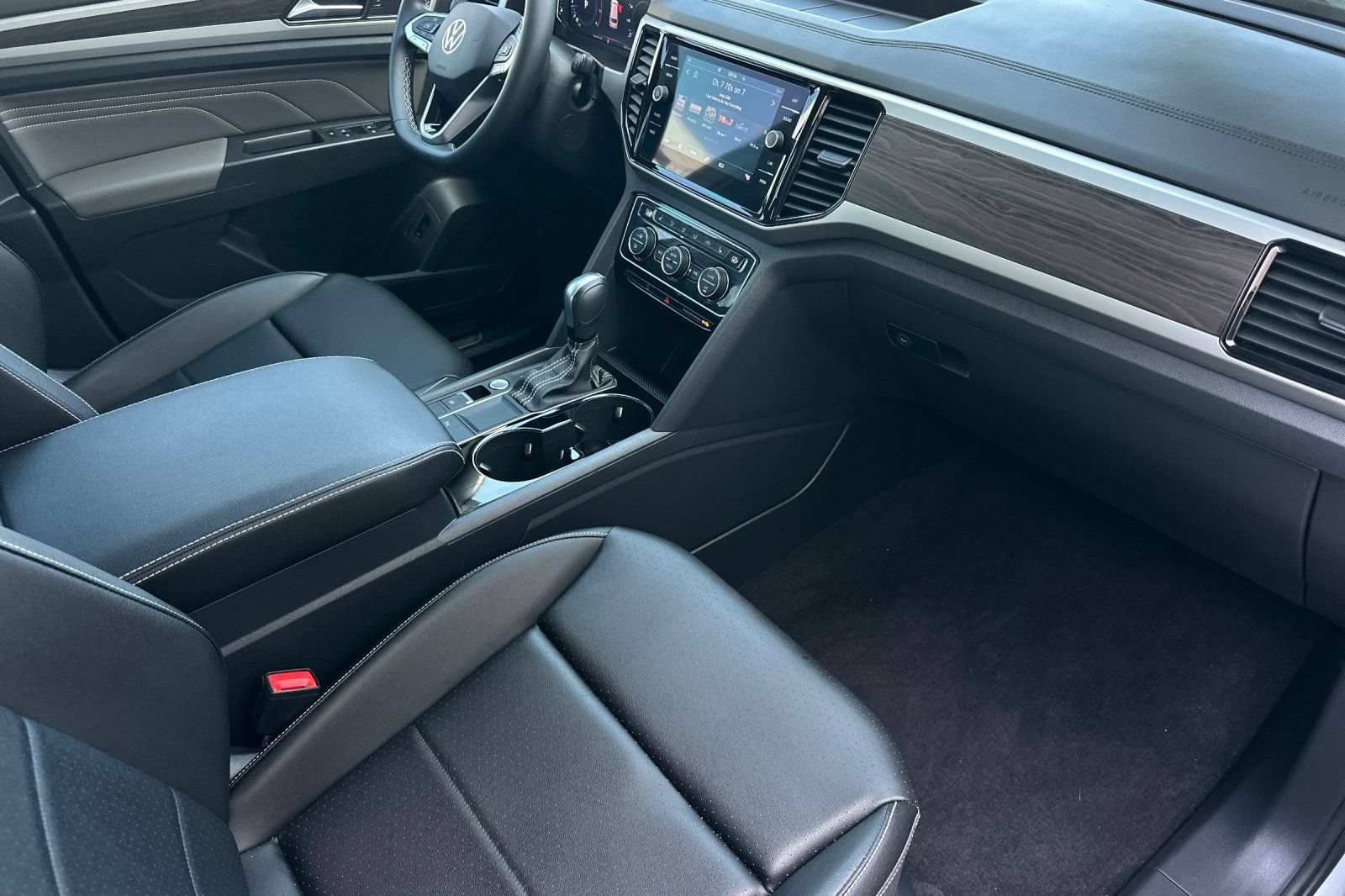 Used 2023 Volkswagen Atlas SE w/ Black Wheel Package FWD image 17
