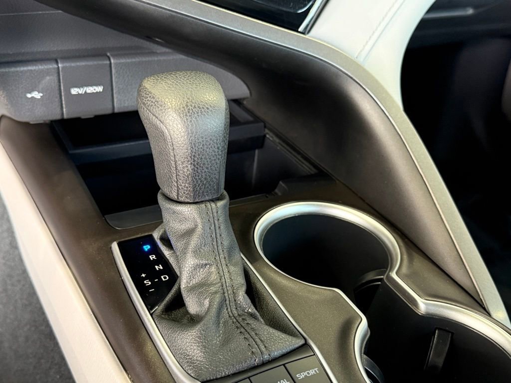 Certified 2022 Toyota Camry LE image 27