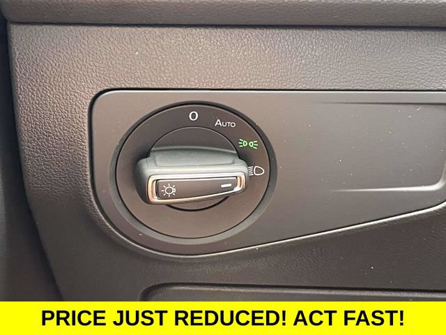 Used 2023 Volkswagen Tiguan SE w/ Panoramic Sunroof Package FWD image 32