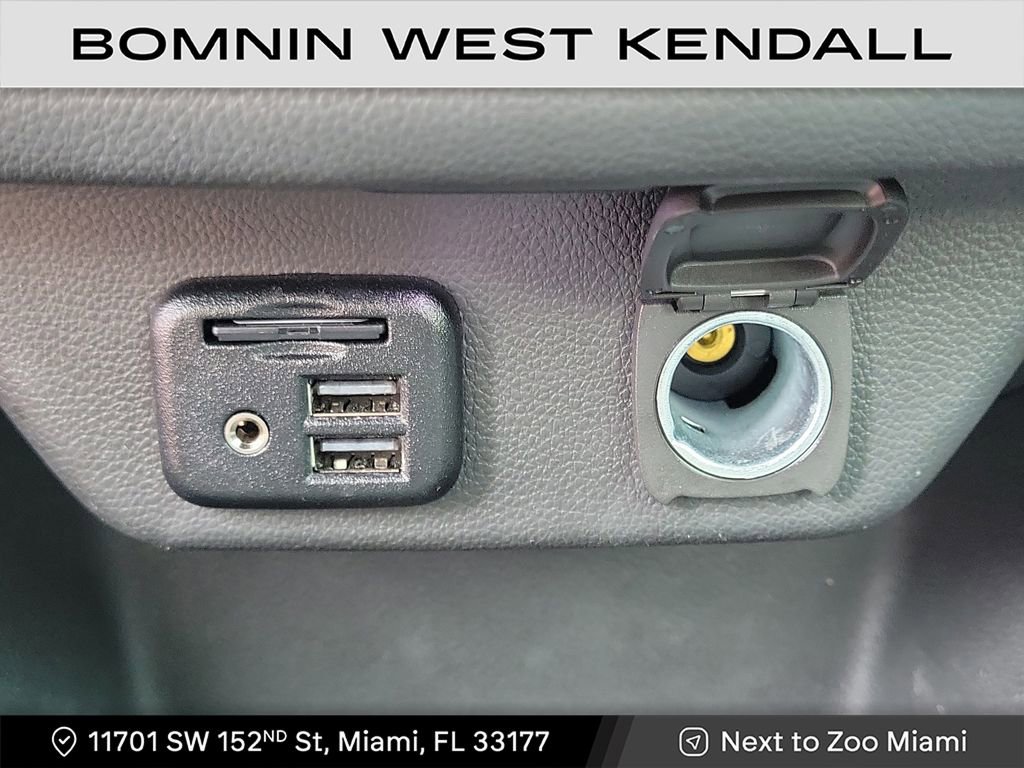 Used 2024 Chevrolet Traverse RS image 17