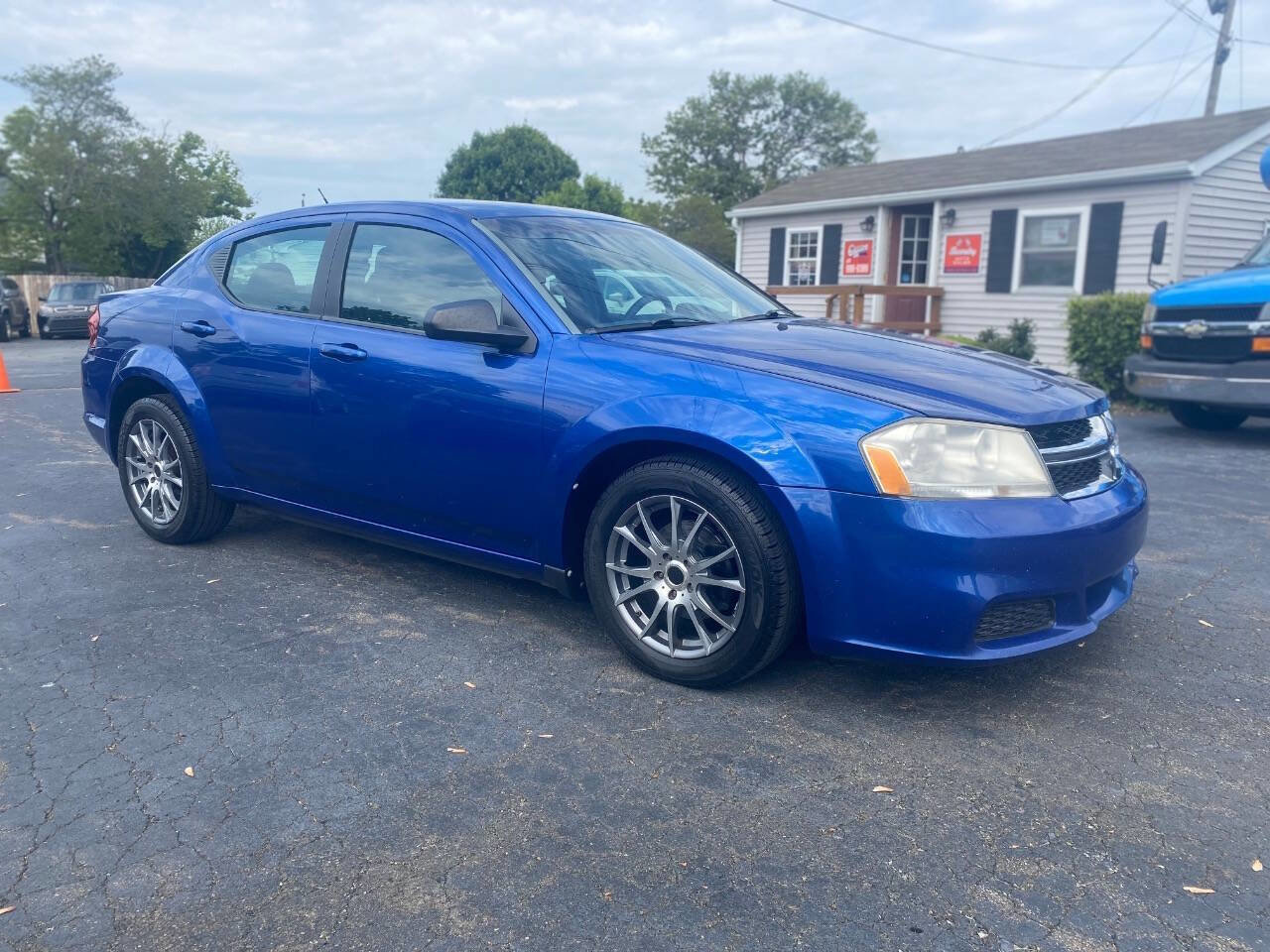 Used 2013 Dodge Avenger SE FWD image 2