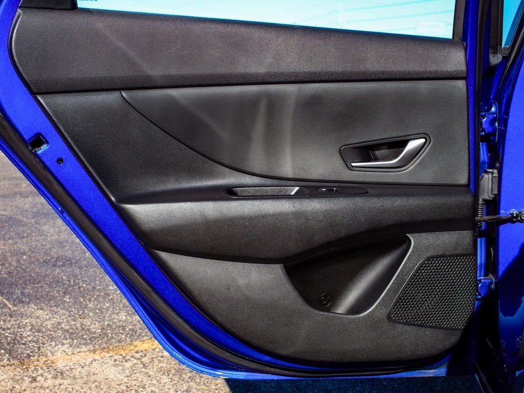 Used 2023 Hyundai Elantra SEL image 11