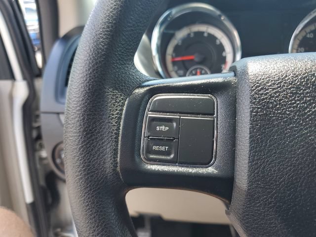 Used 2016 Dodge Grand Caravan SXT FWD image 12