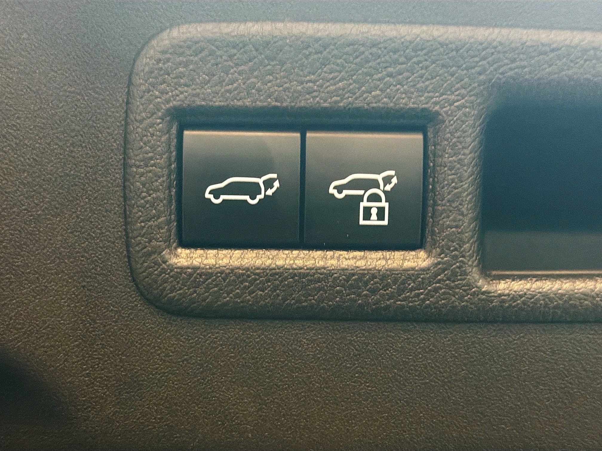 Used 2025 Toyota bZ4X XLE image 32