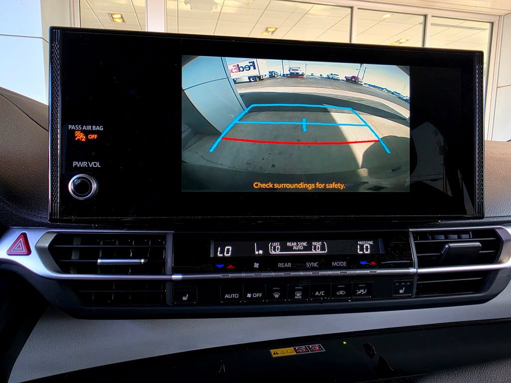 Used 2025 Toyota Sienna XLE FWD image 46
