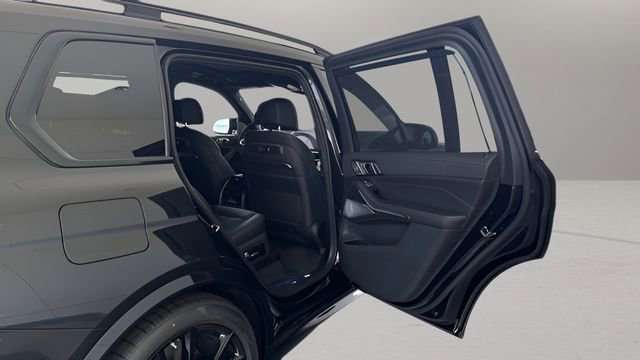 Used 2026 BMW X7 M60i image 37