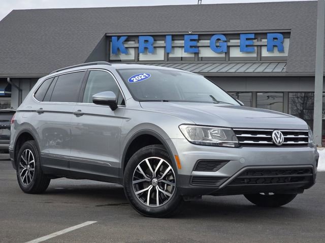 Used 2021 Volkswagen Tiguan SE image 2