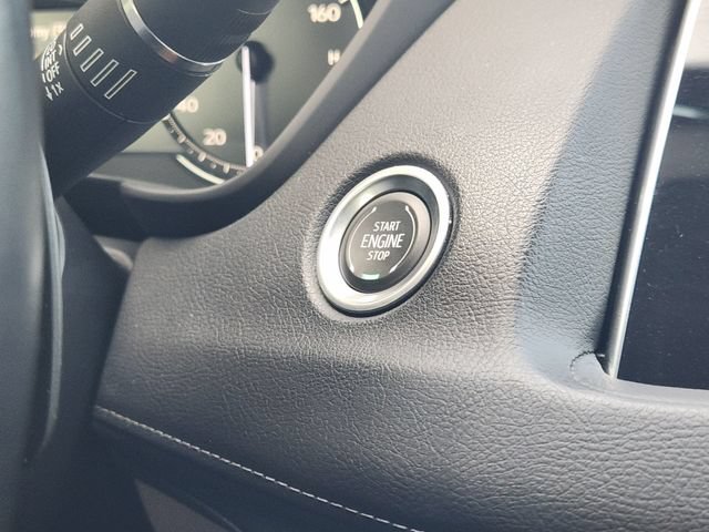 Used 2023 Cadillac XT4 Luxury w/ Cold Weather Package FWD image 8