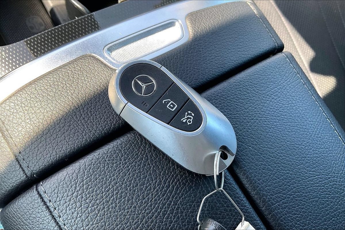 Used 2023 Mercedes-Benz EQE 500 4MATIC Sedan image 13