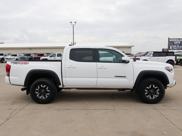 Used 2017 Toyota Tacoma TRD Off-Road w/ Premium & Technology Package AWD/4WD image 6