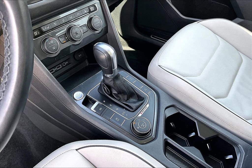 Used 2018 Volkswagen Tiguan SEL Premium image 19