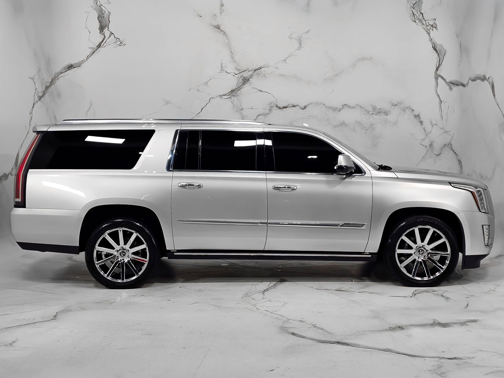 Used 2016 Cadillac Escalade ESV Platinum AWD/4WD image 14