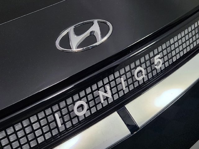 Certified 2024 Hyundai Ioniq 5 Limited AWD/4WD image 9