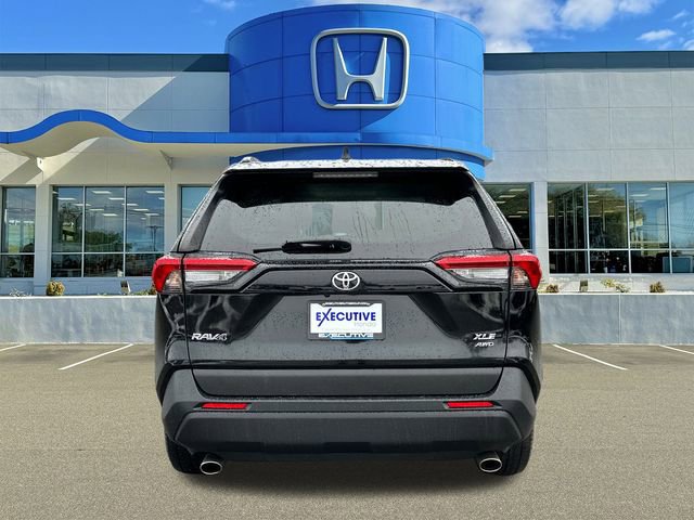 Used 2020 Toyota RAV4 XLE image 3