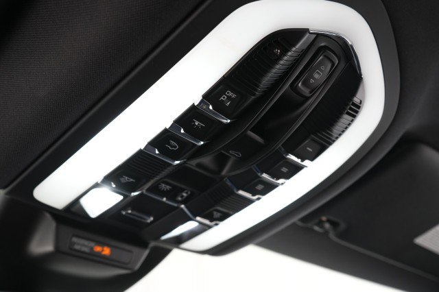 Used 2020 Porsche Macan image 49