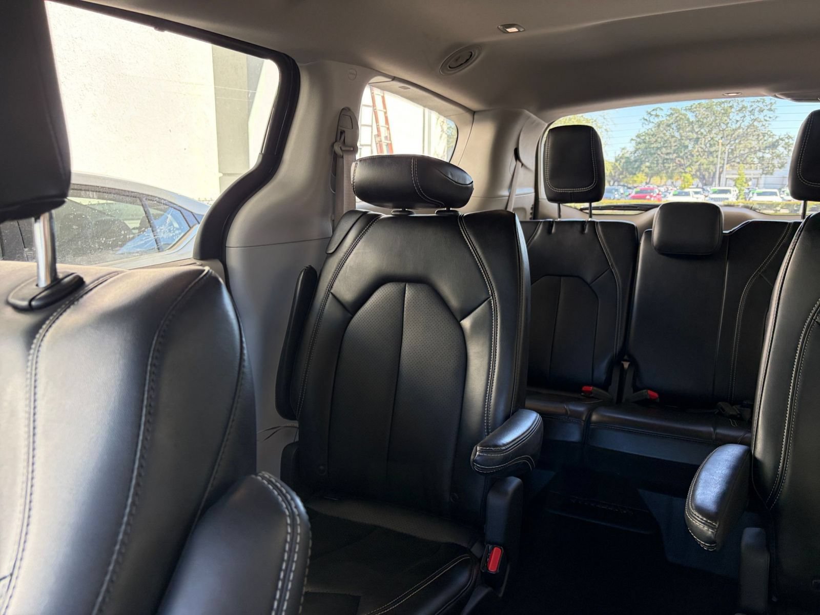 Used 2024 Chrysler Pacifica Touring-L FWD image 40
