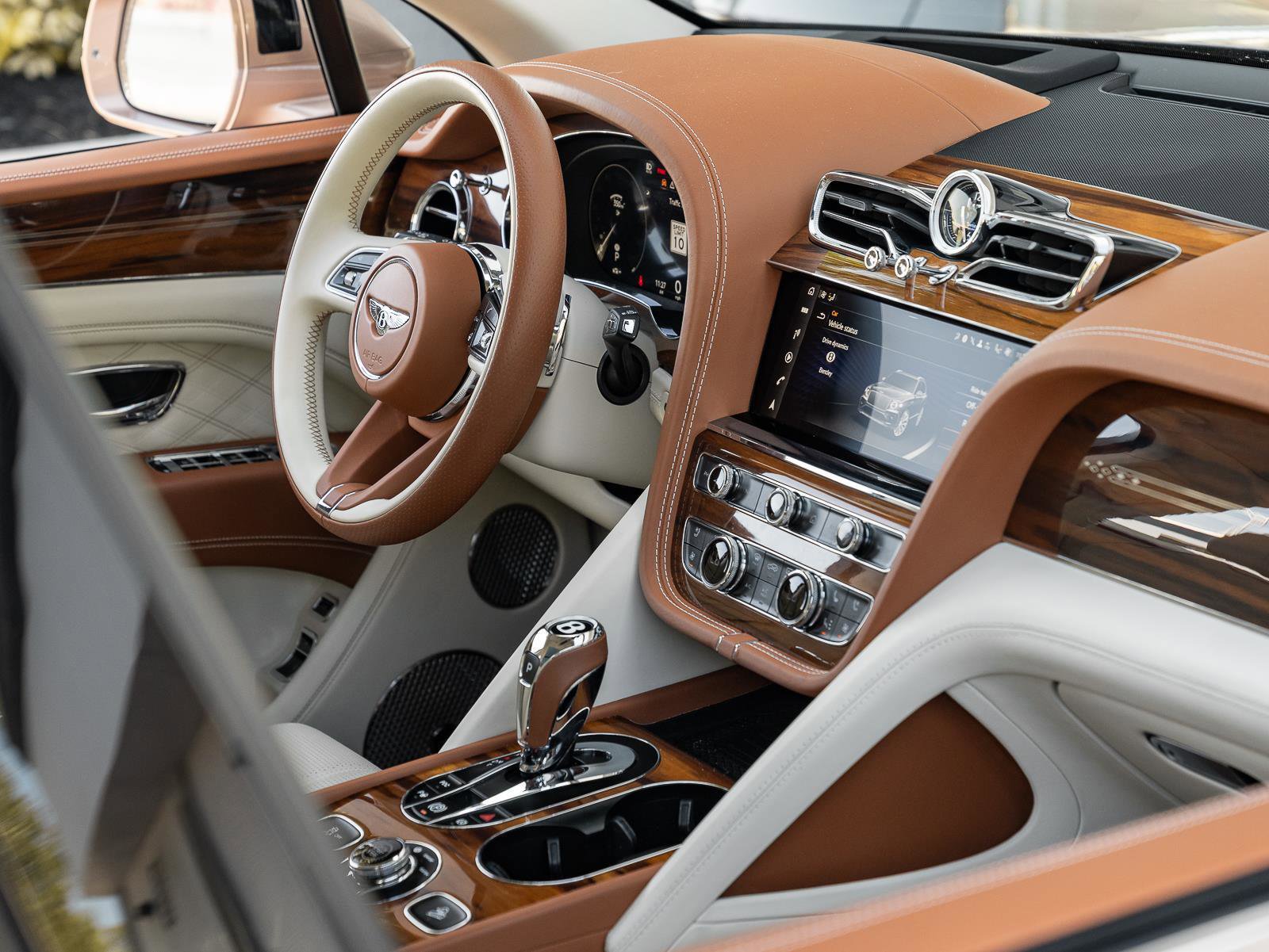 Used 2023 Bentley Bentayga Extended Wheelbase image 20