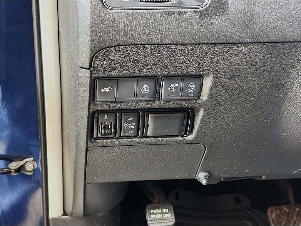 Used 2019 Nissan Armada Platinum w/ Captain's Chairs Package image 36