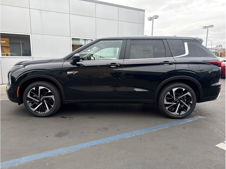 Used 2025 Mitsubishi Outlander SE image 8