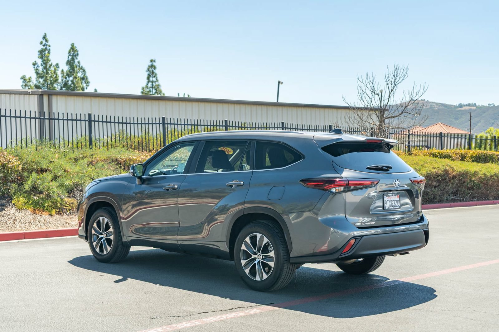 Certified 2025 Toyota Highlander XLE FWD image 12