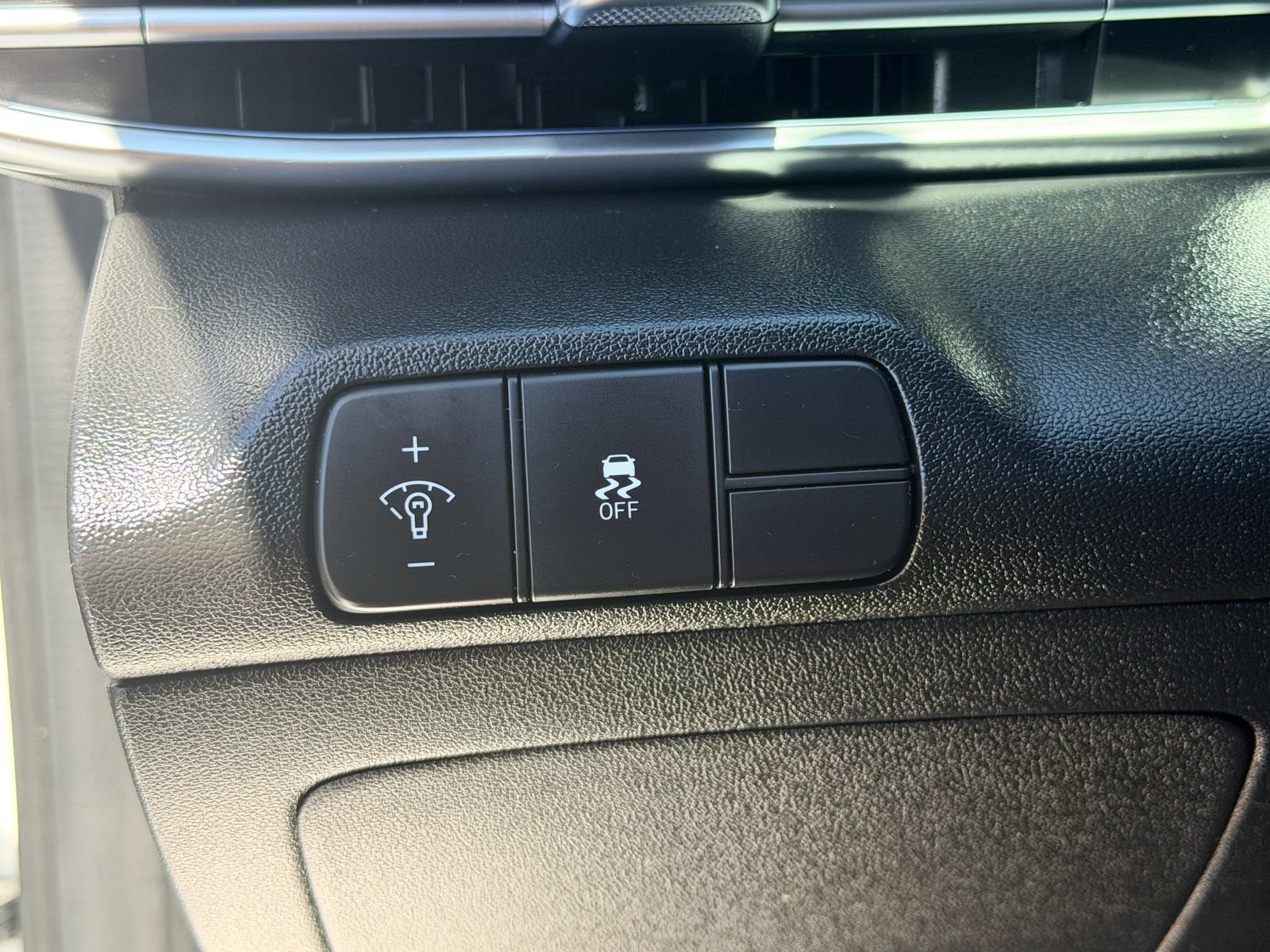 Used 2025 Hyundai Elantra SEL FWD image 19