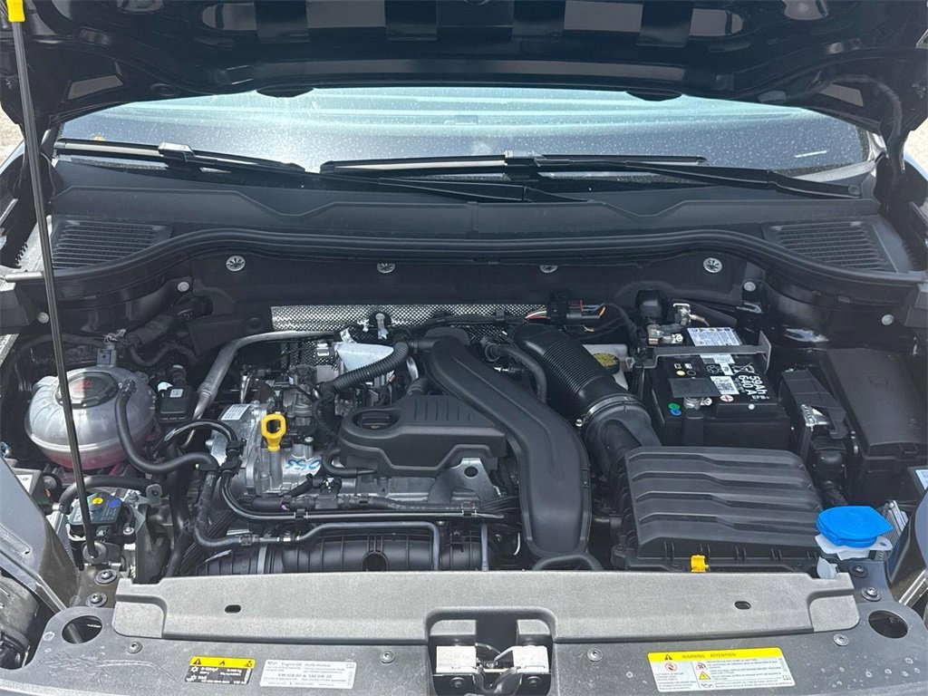 Used 2025 Volkswagen Taos SE image 10