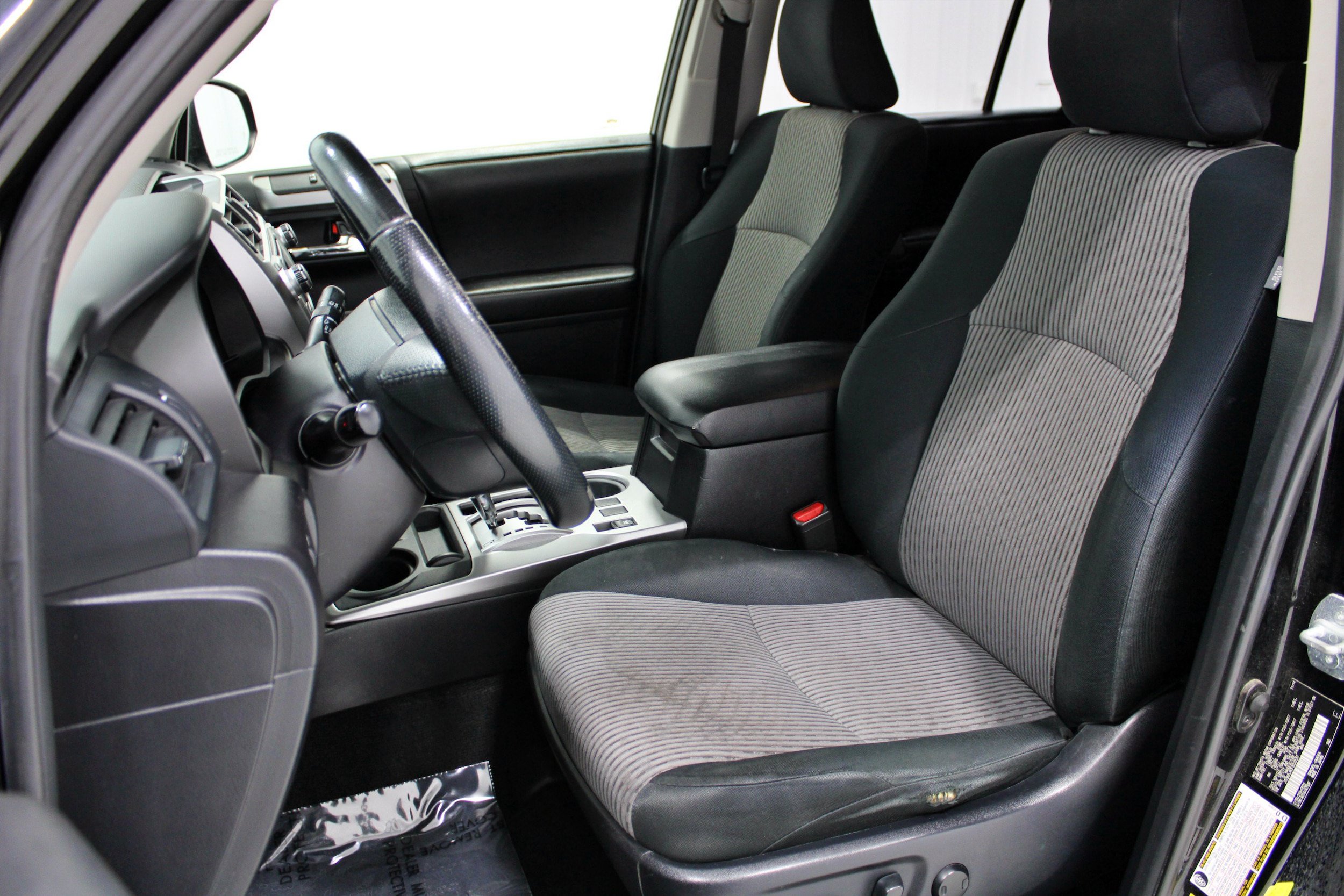 Used 2015 Toyota 4Runner SR5 AWD/4WD image 6