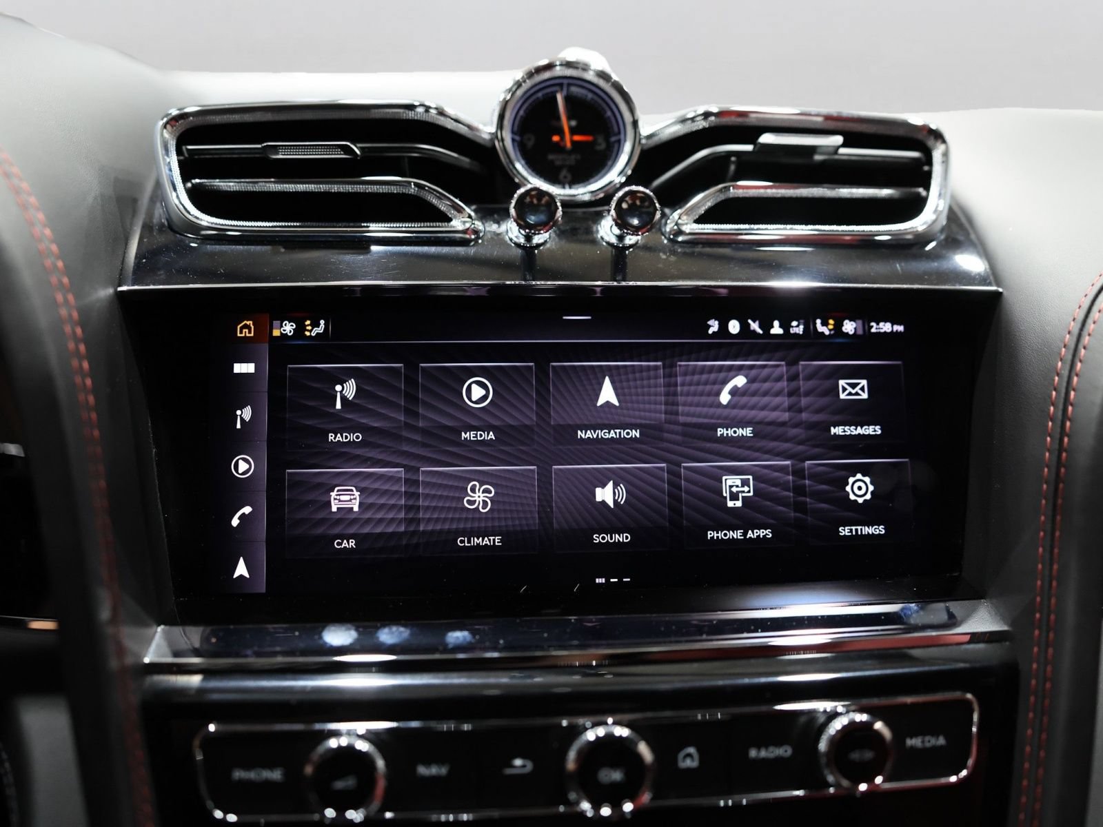 Used 2022 Bentley Bentayga AWD/4WD image 33
