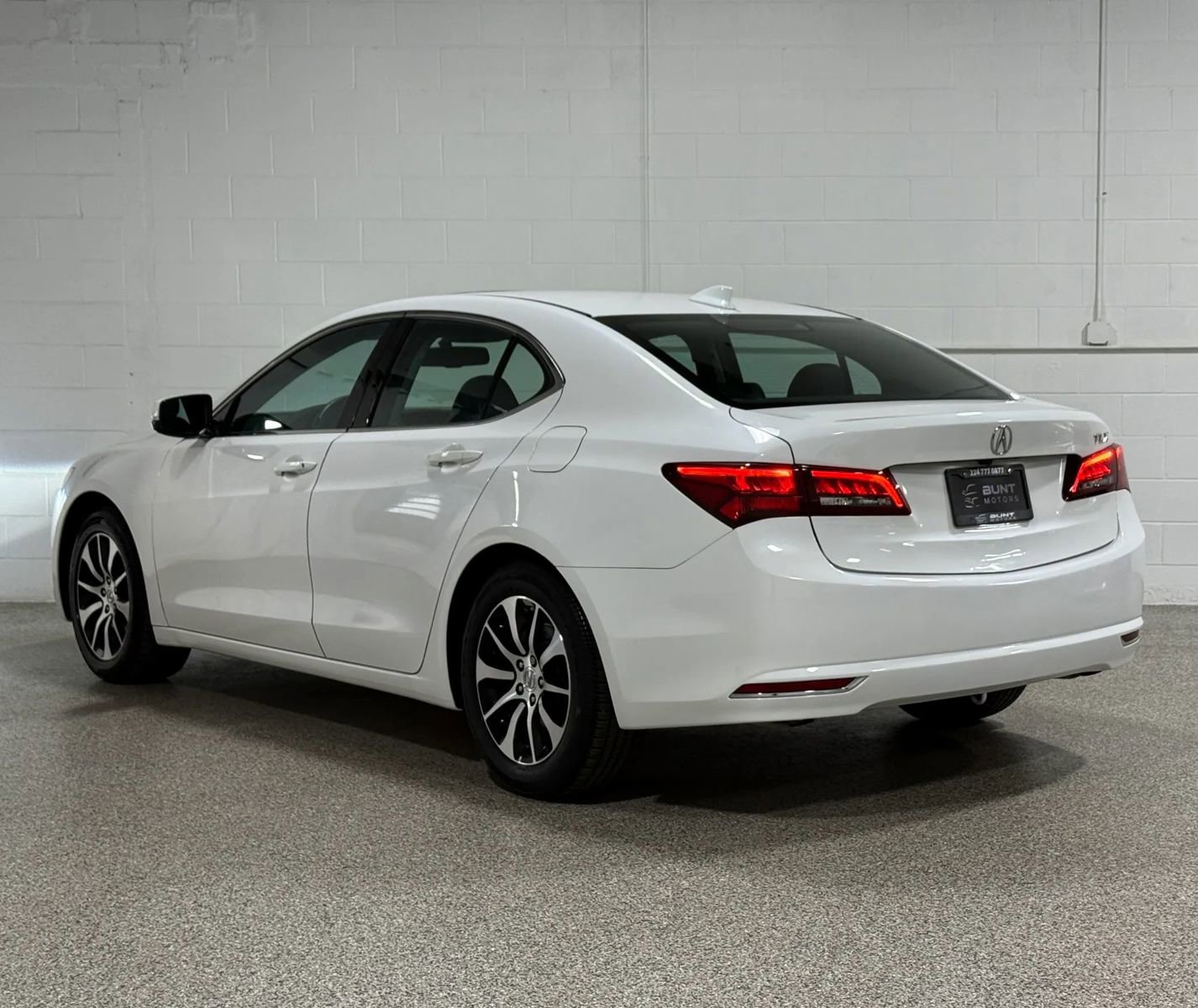 Used 2017 Acura TLX FWD image 8