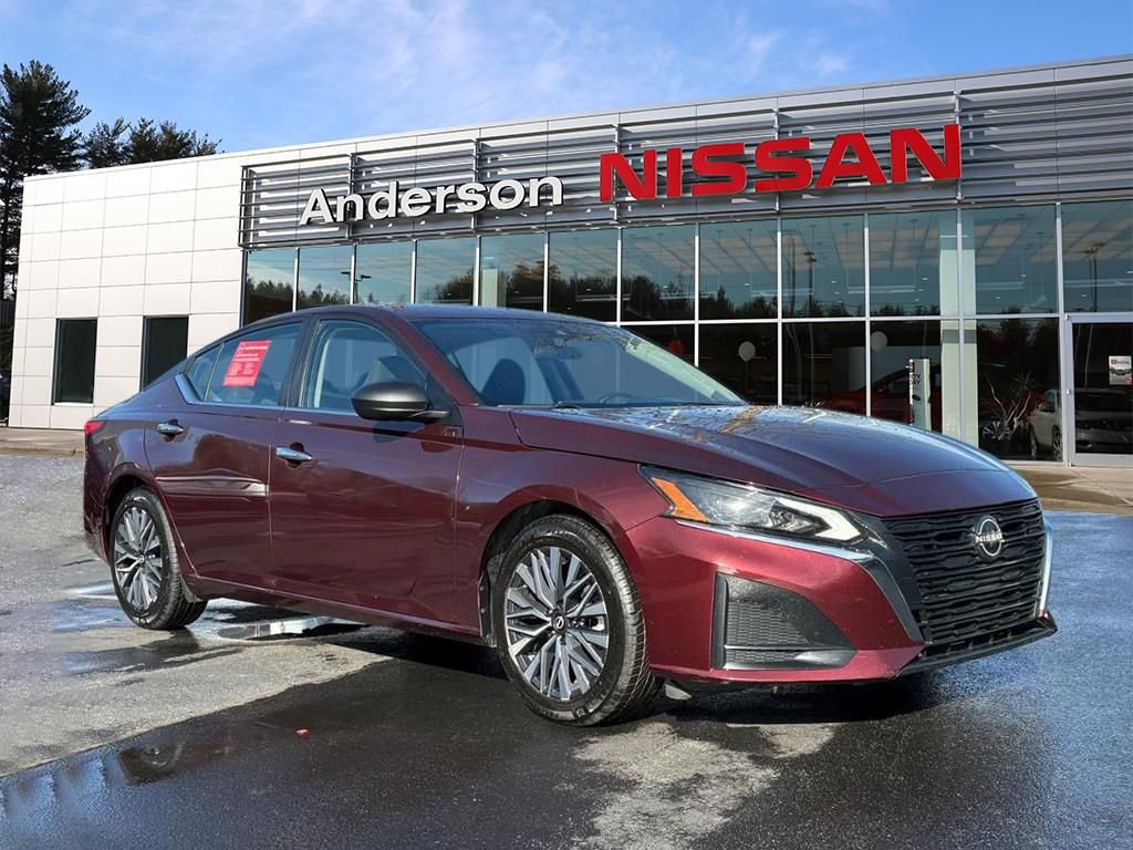 Certified 2024 Nissan Altima 2.5 SV image 1