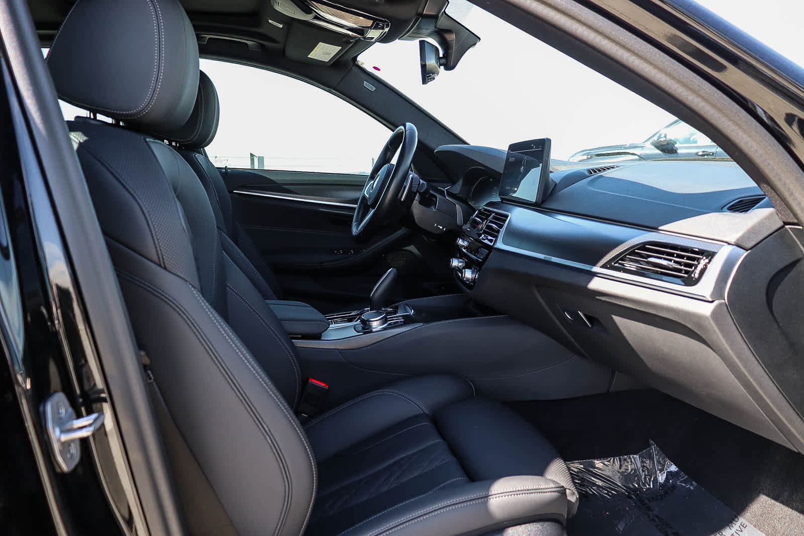 Used 2023 BMW 540i w/ M Sport Package image 23
