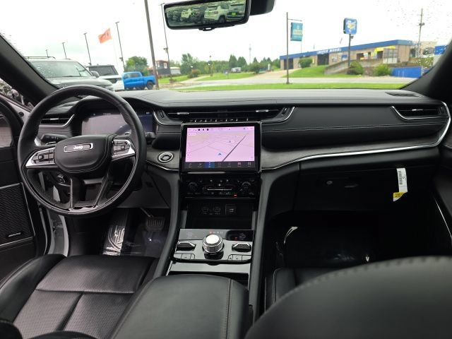 Used 2025 Jeep Grand Cherokee L Overland w/ Advanced Protech Group III AWD/4WD image 55