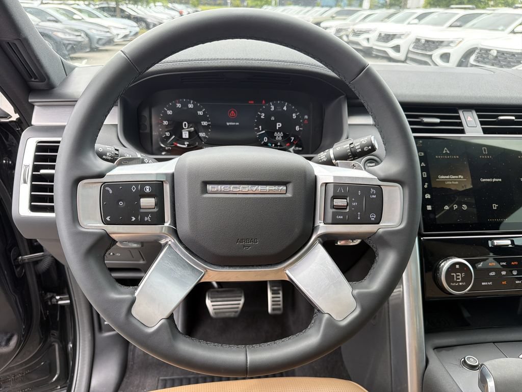 Used 2024 Land Rover Discovery Dynamic SE AWD/4WD image 22