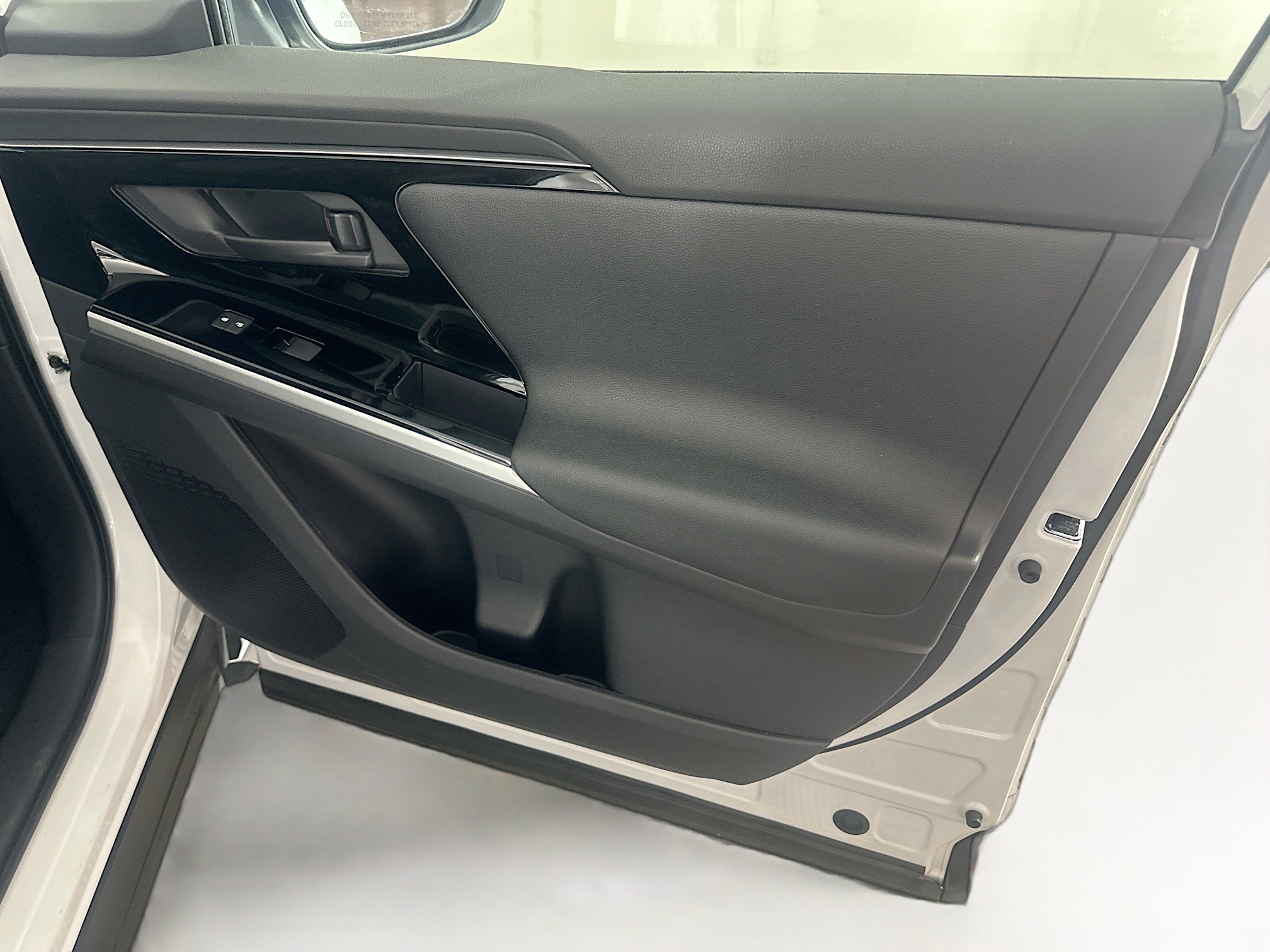 Used 2023 Toyota bZ4X XLE w/ Weather Package FWD image 33