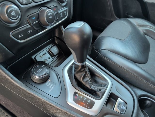 Used 2018 Jeep Cherokee Latitude Plus w/ Cold Weather Group image 5