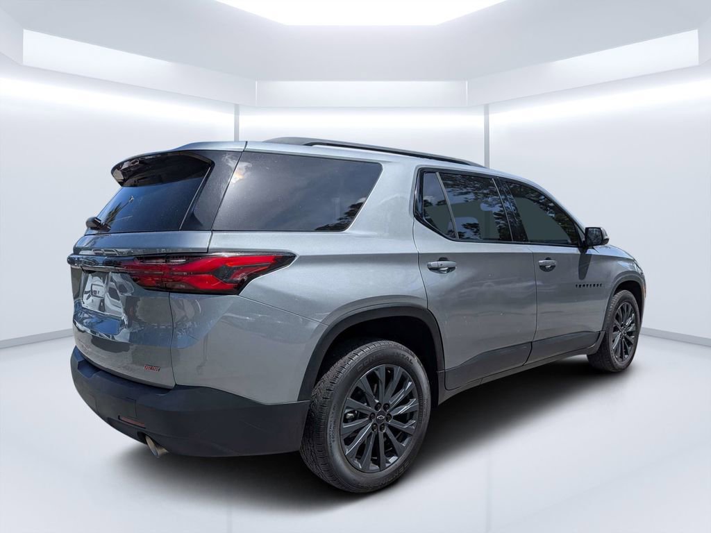 Used 2023 Chevrolet Traverse RS image 3
