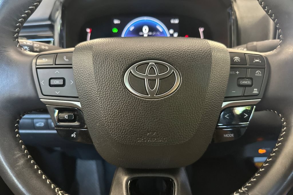 Used 2025 Toyota Camry SE FWD image 22