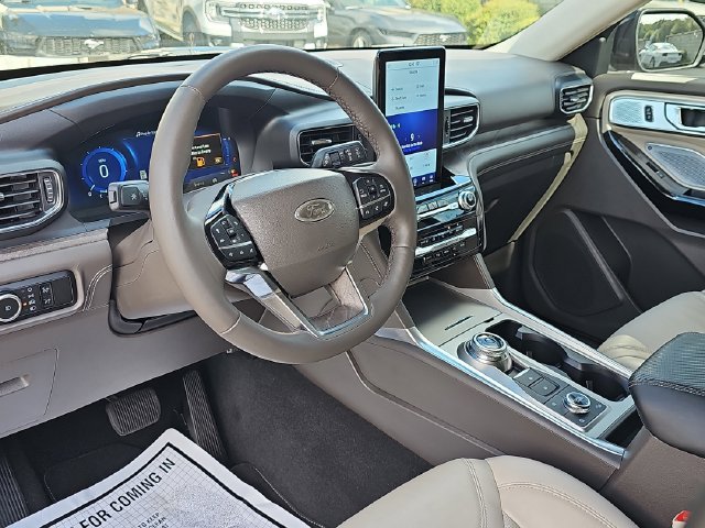 Certified 2024 Ford Explorer Platinum w/ Technology Package AWD/4WD image 19