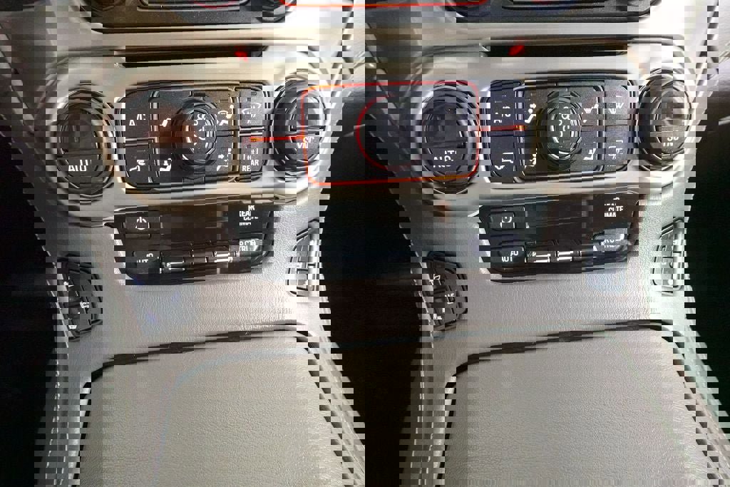 Used 2015 GMC Yukon Denali image 17