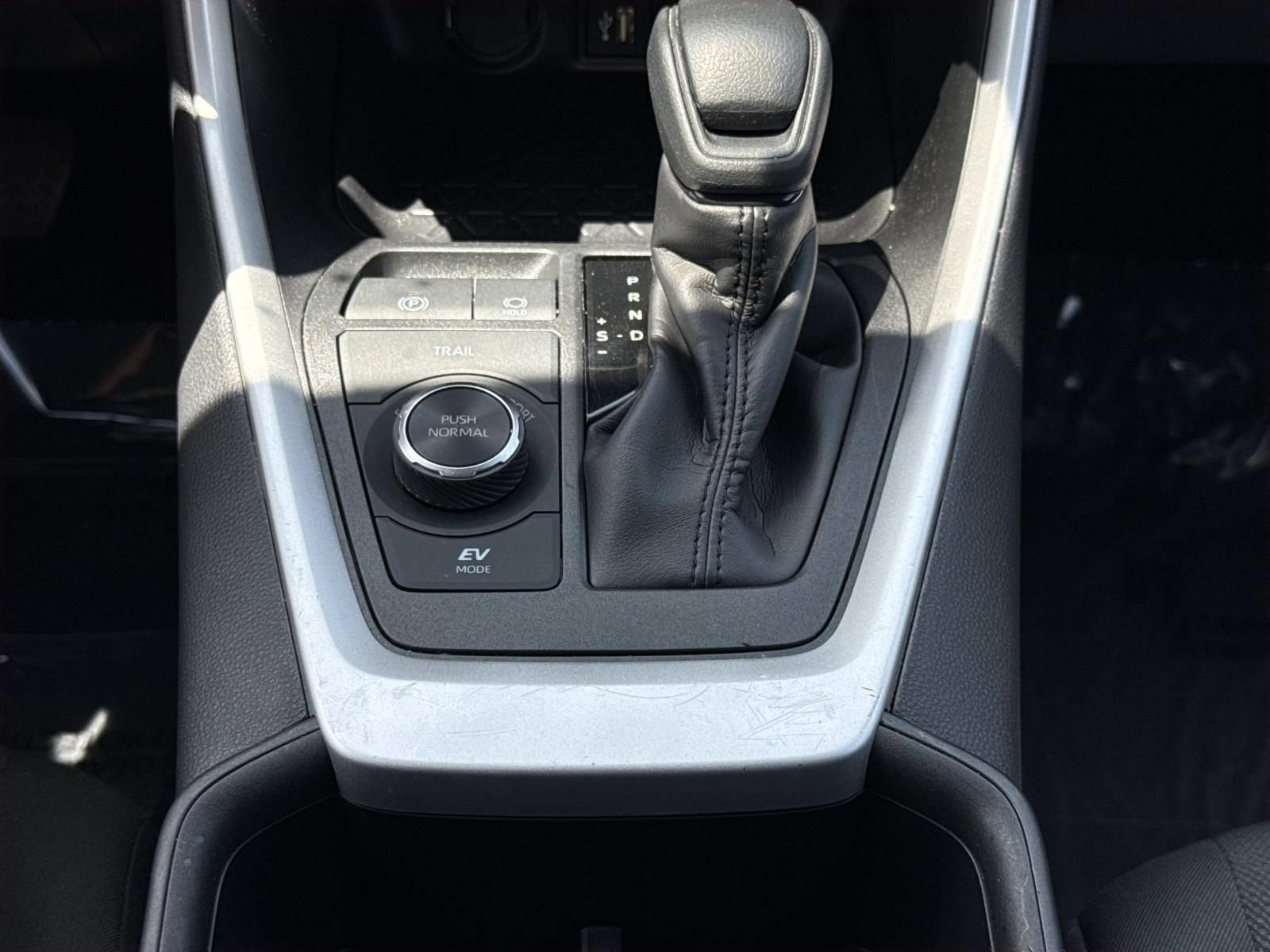 Used 2025 Toyota RAV4 XLE AWD/4WD image 13