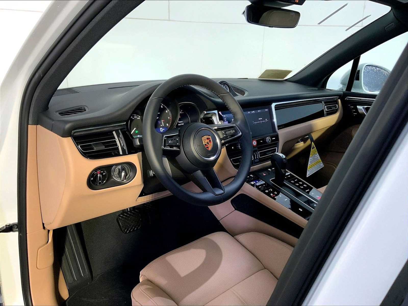 New 2026 Porsche Macan AWD/4WD image 4