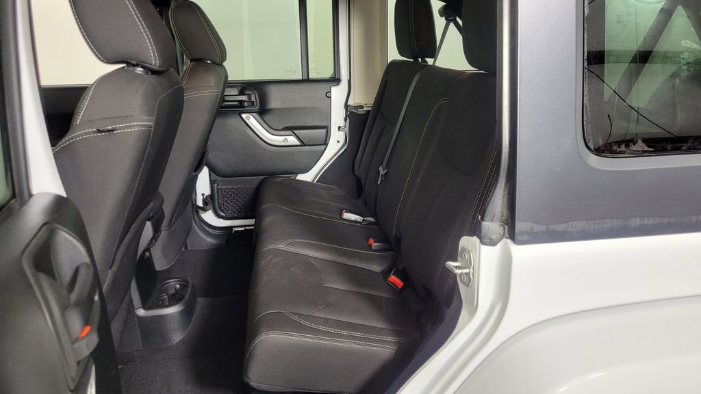 Used 2018 Jeep Wrangler Unlimited Sahara image 23